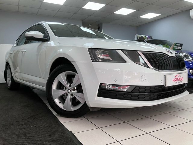 Skoda Octavia 1.0 Tsi Gpf Se Technology Hatchback Man White