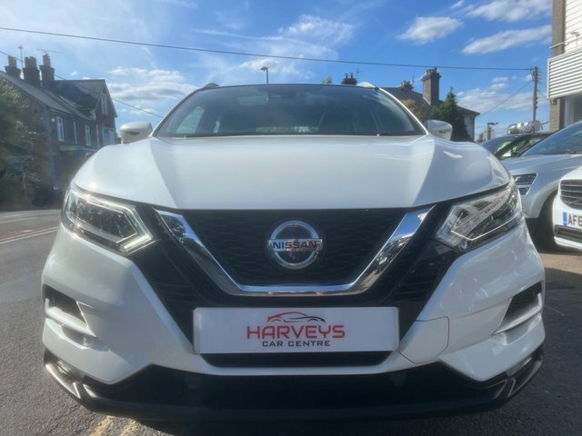 Nissan Qashqai Hatchback 1.3 Dig-t 160 Mh Tekna X-t Hatchback KX71DXB White #4