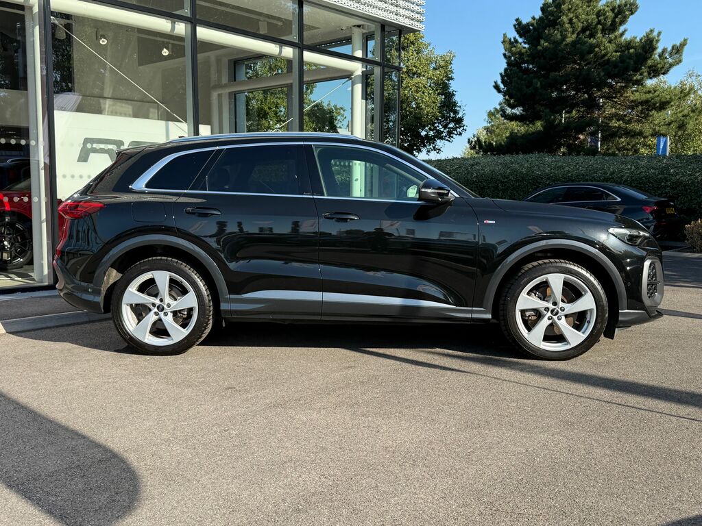 Audi Q5 S Line HX75YFV Black #2