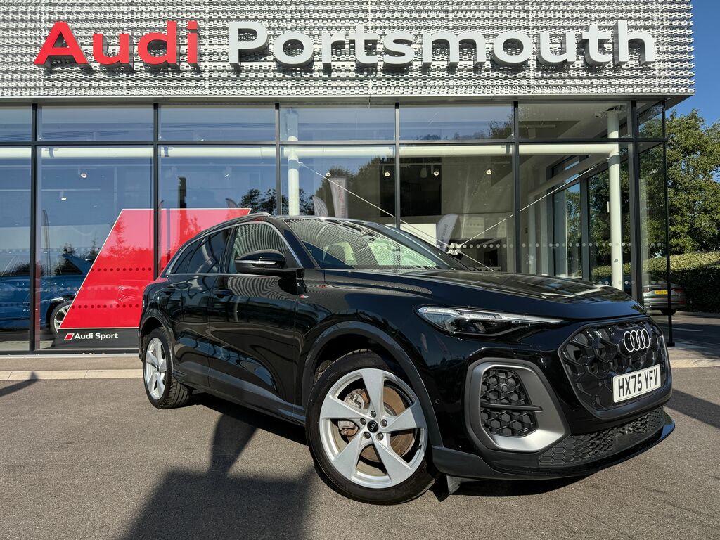 Audi Q5 S Line HX75YFV Black