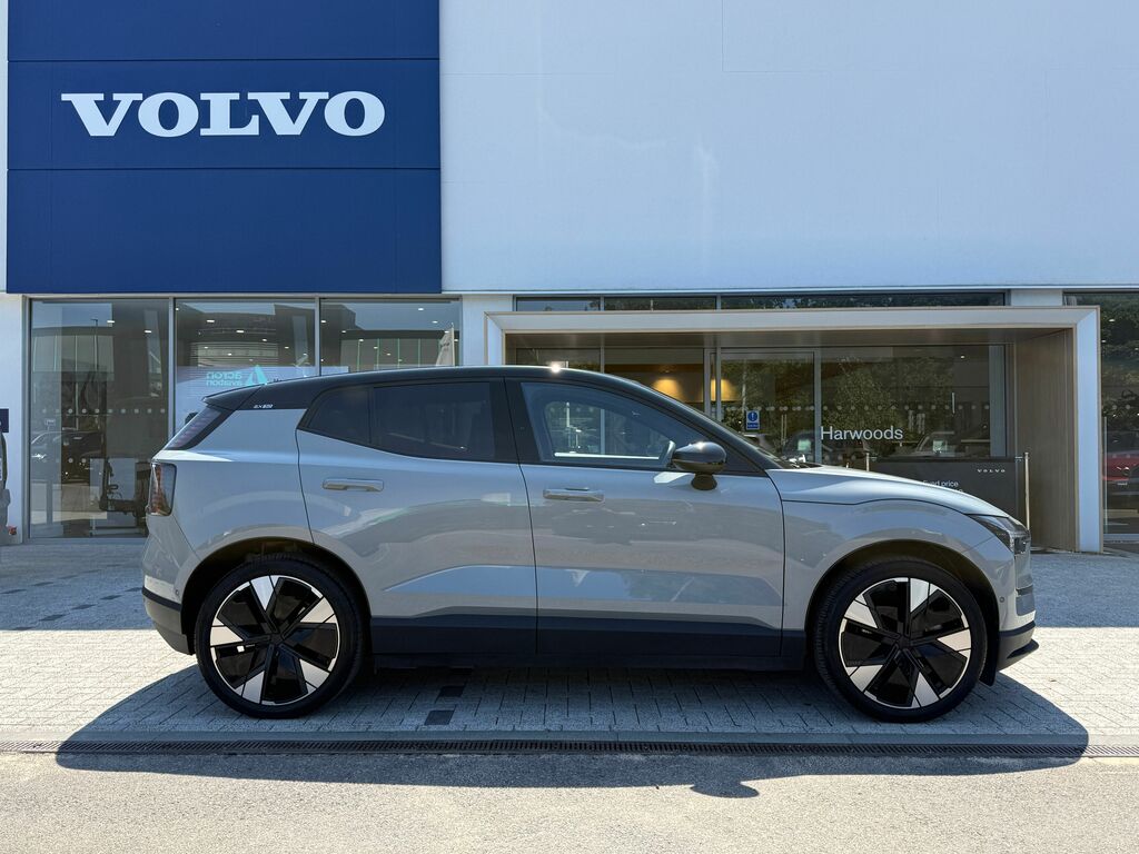 Volvo EX30 Ultra Black