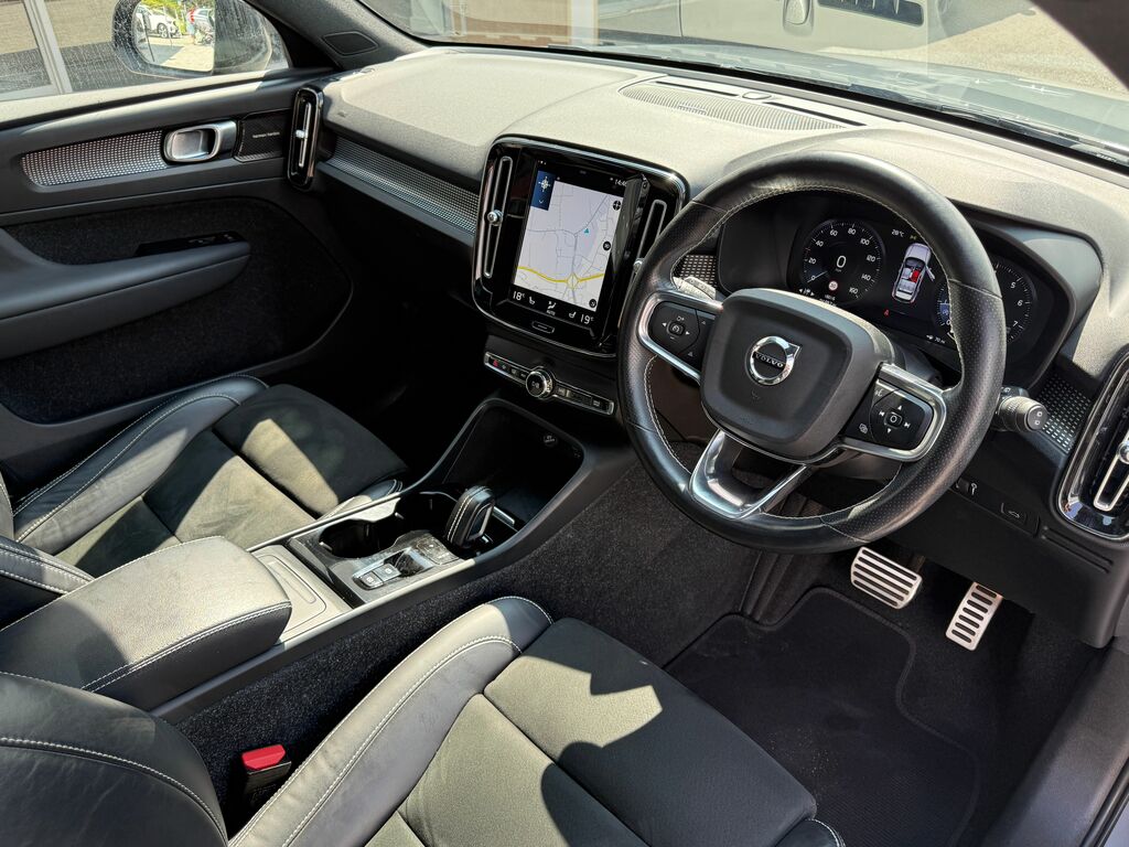 Volvo XC40 R Design Black #5