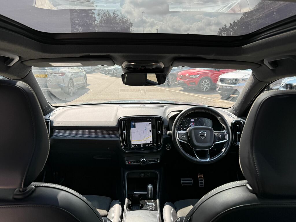 Volvo XC40 R Design Black #2