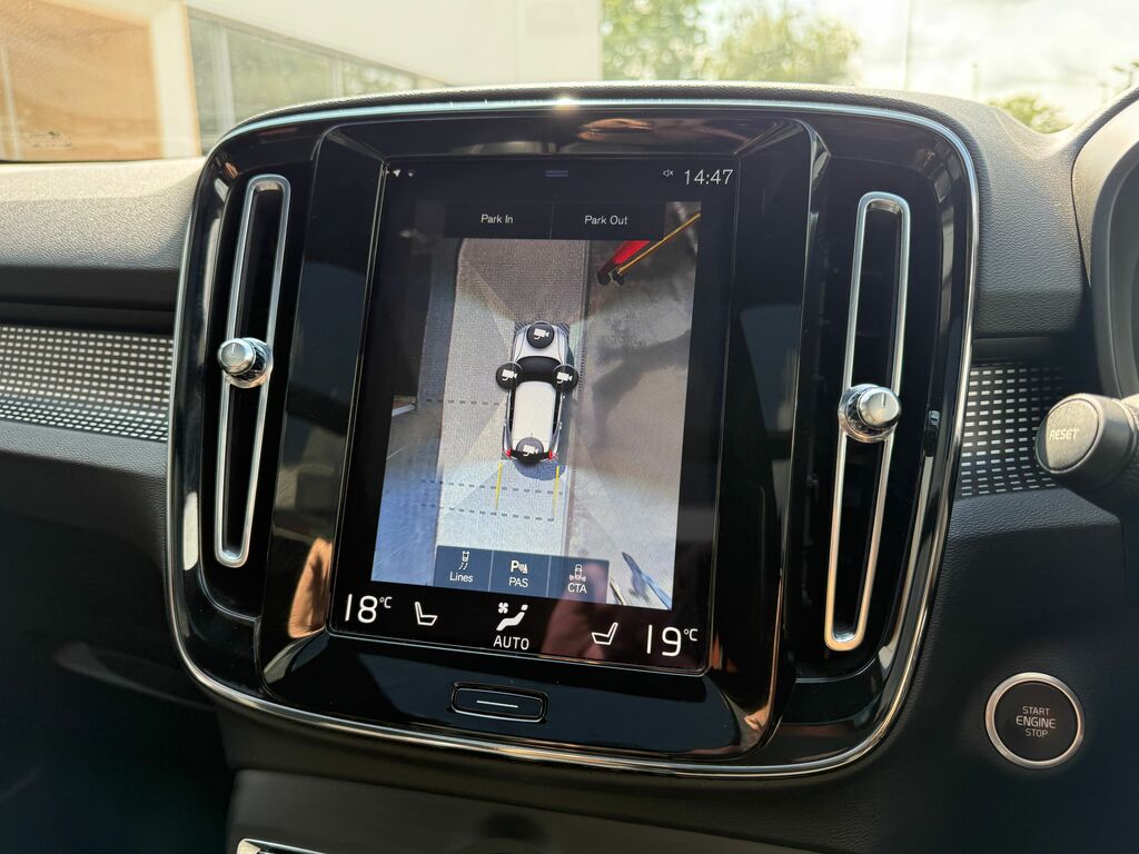Volvo XC40 R Design Black #3