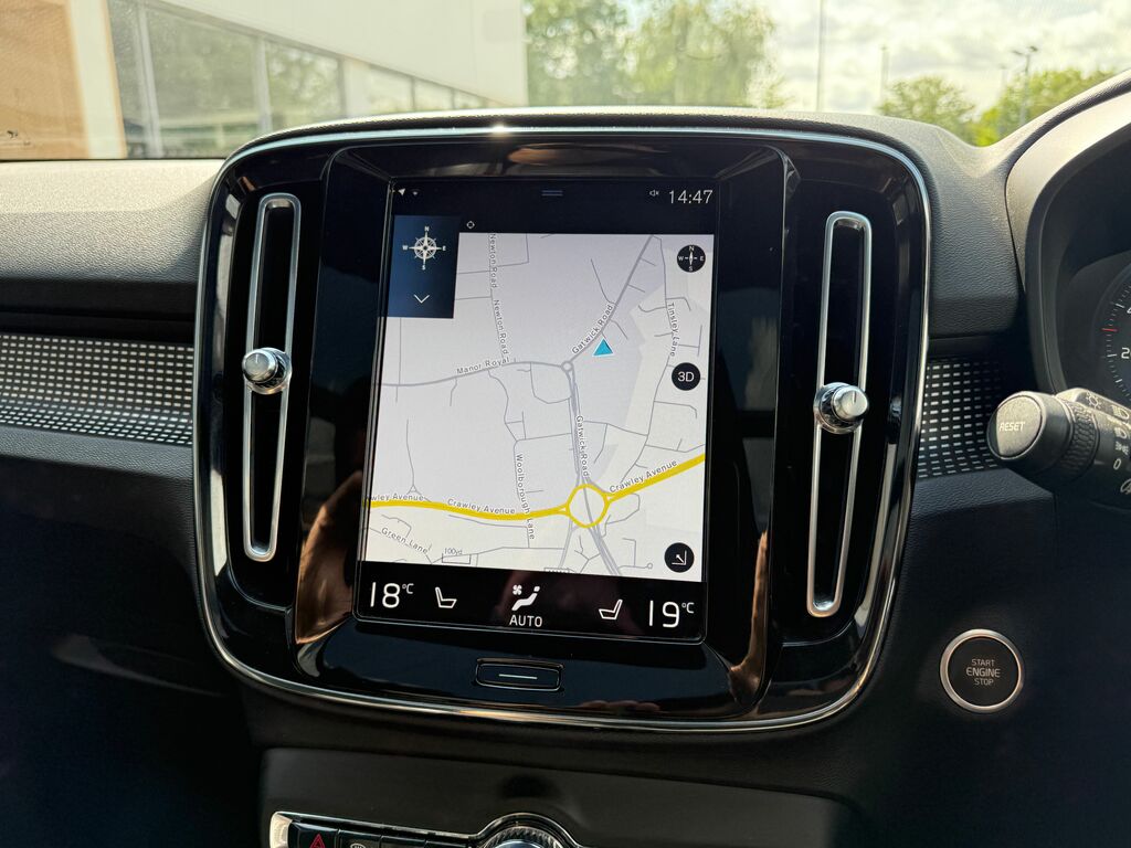 Volvo XC40 R Design Black #4