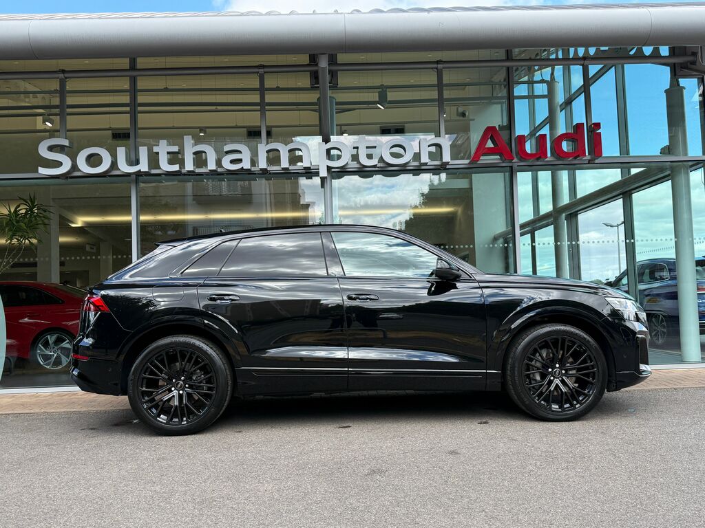 Audi Q8 Black Edition Black #3