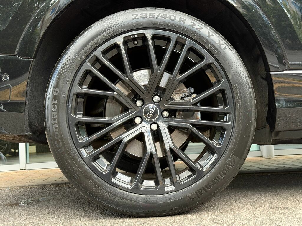 Audi Q8 Black Edition Black #4
