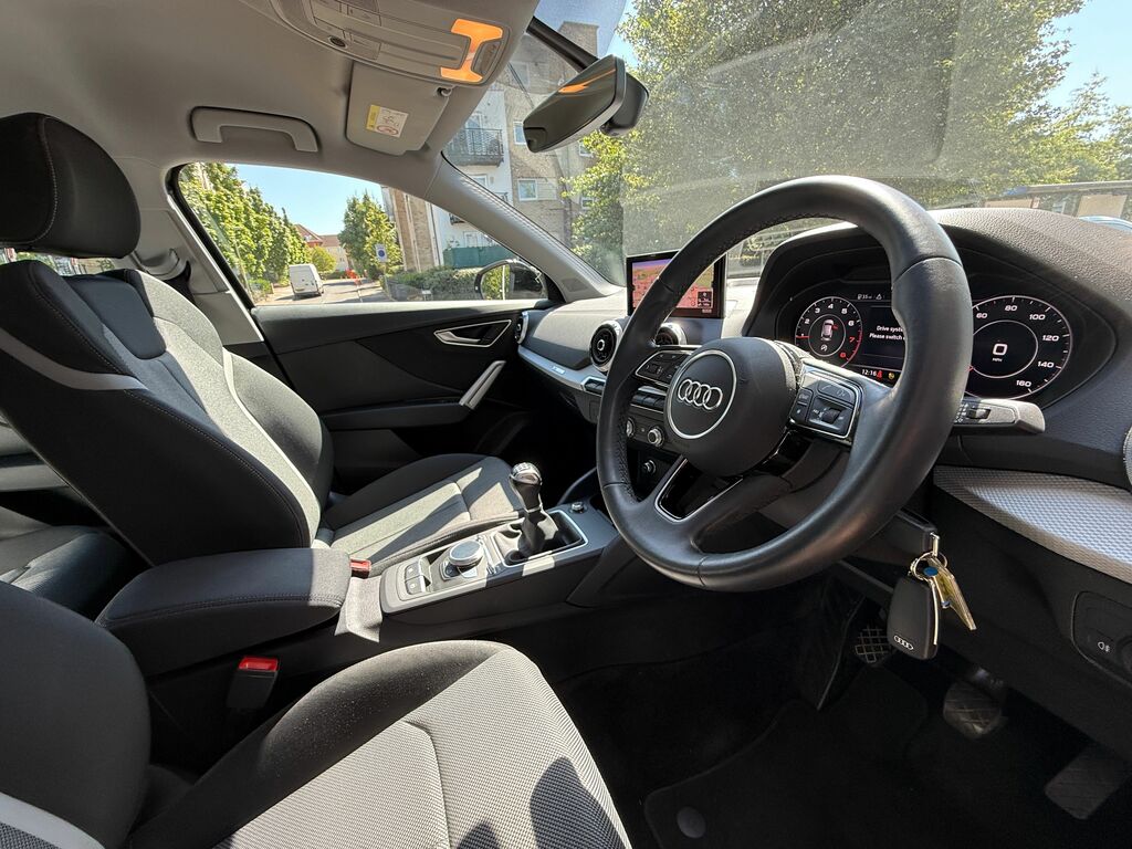Audi Q2 Sport Black #6
