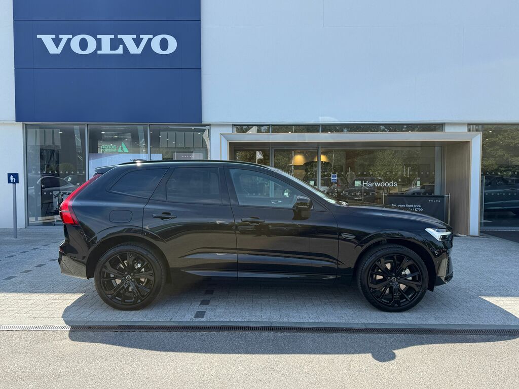 Volvo XC60 Plus Black Edition Black