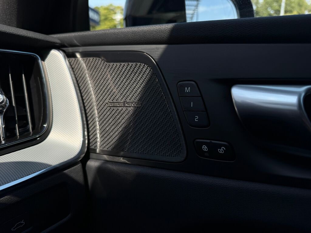Volvo XC60 Black Edition Plus, T6 Awd Plug-in Hybrid, Electri Black #42