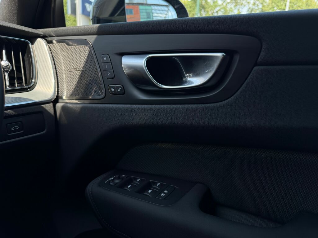 Volvo XC60 Black Edition Plus, T6 Awd Plug-in Hybrid, Electri Black #41