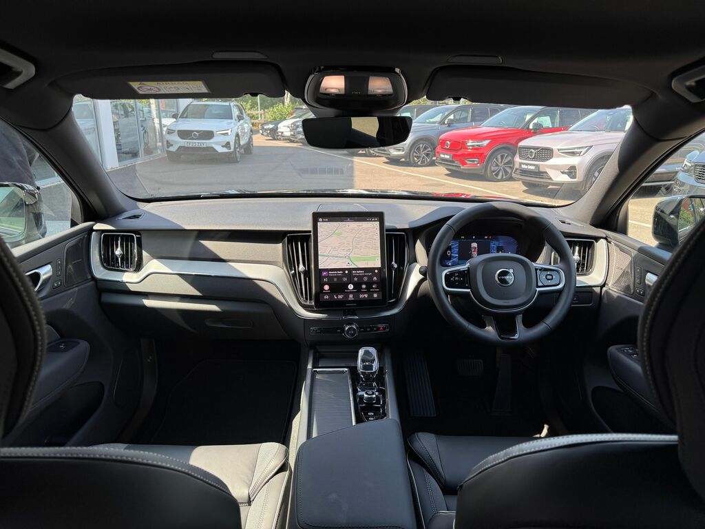 Volvo XC60 Plus Black Edition Black #2