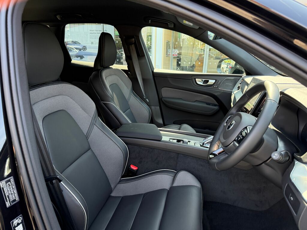 Volvo XC60 Black Edition Plus, T6 Awd Plug-in Hybrid, Electri Black #26