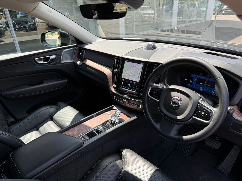 Volvo XC60 Ultimate Black #5