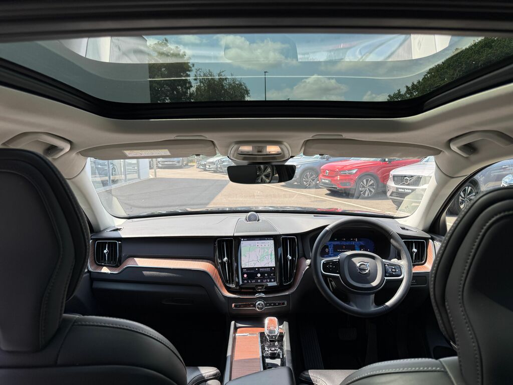 Volvo XC60 Ultimate Black #2
