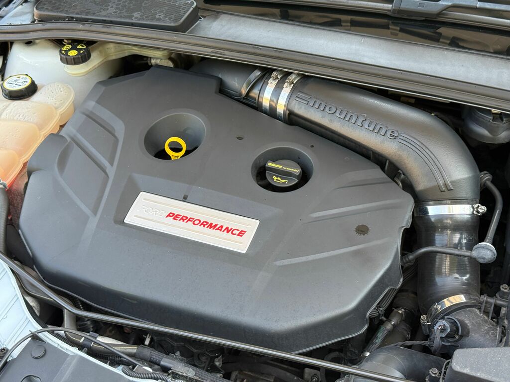 Ford Focus Petrol VE16YKK White #6