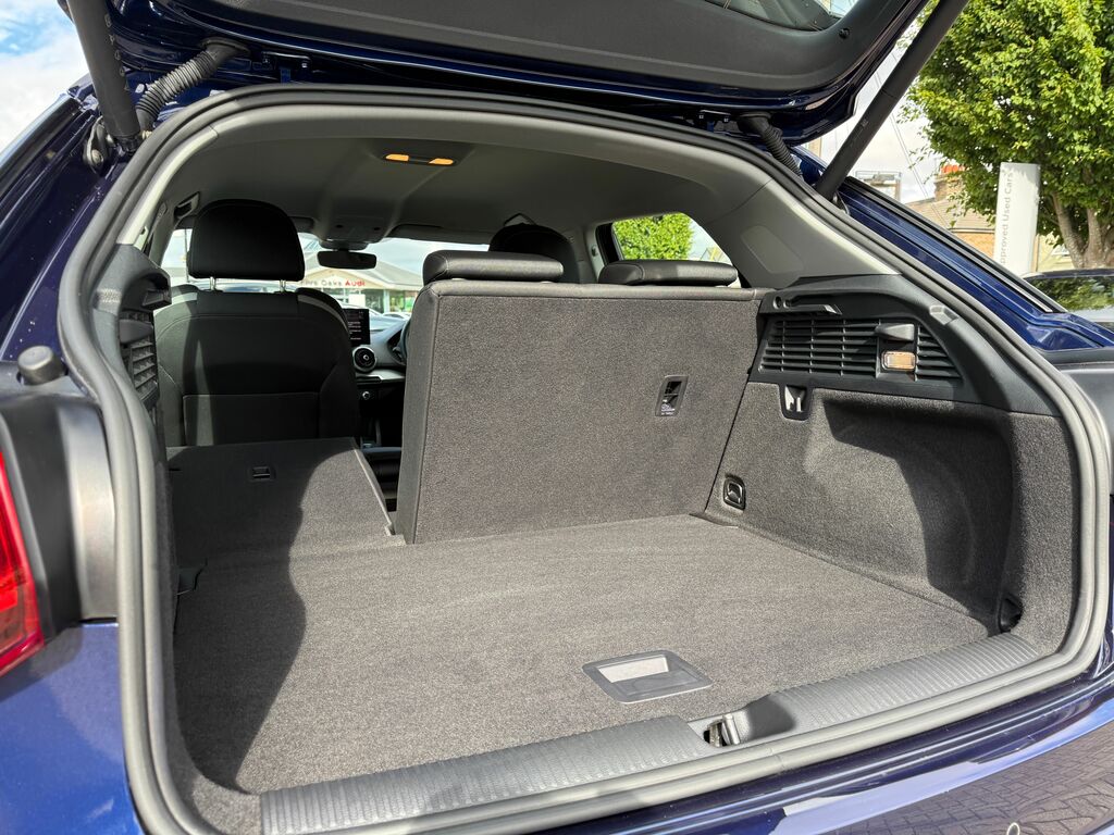 Audi Q2 35 Tfsi Sport S Tronic Grey #35