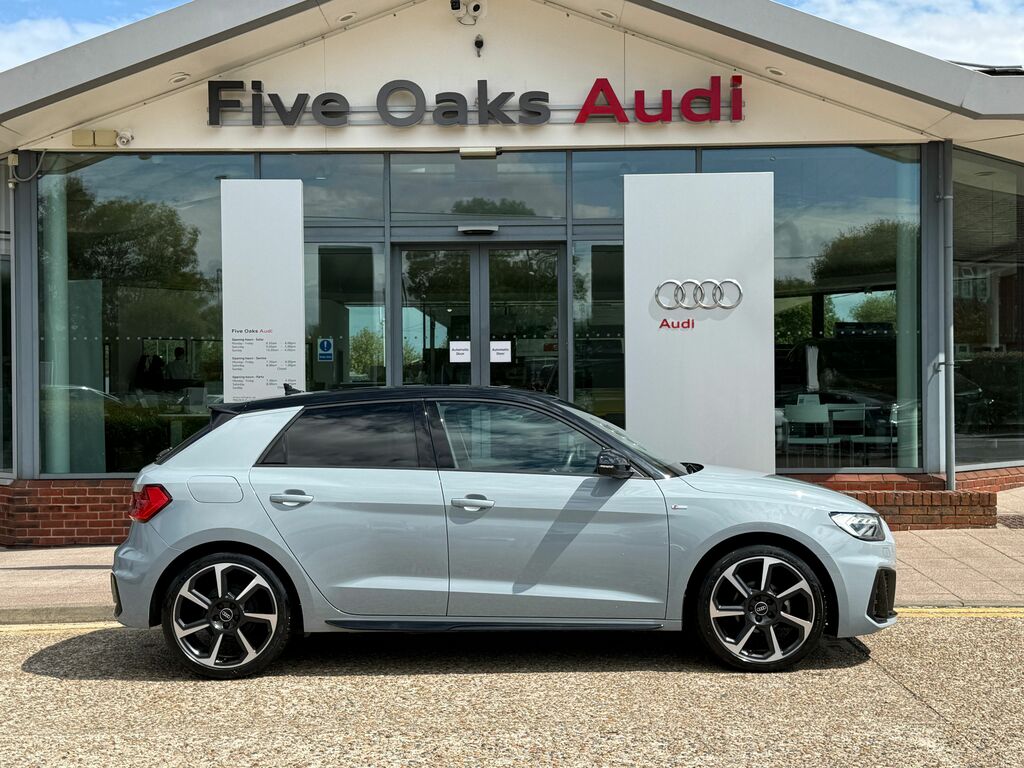 Audi A1 Black Edition Black #2