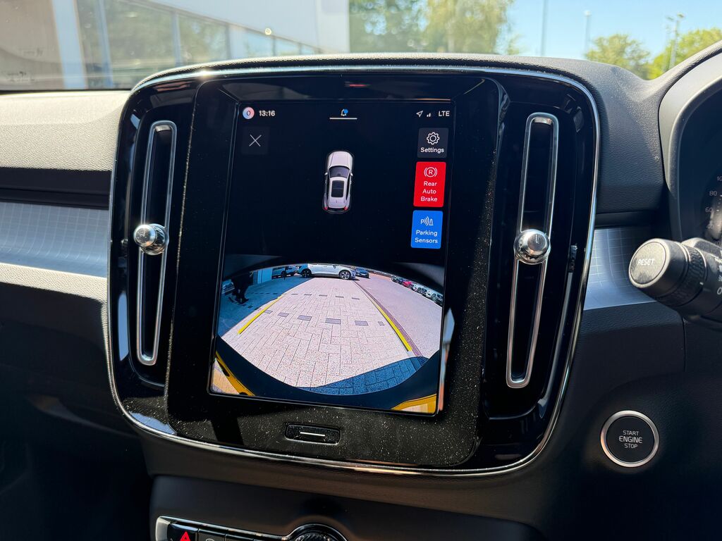 Volvo XC40 Plus Black #3