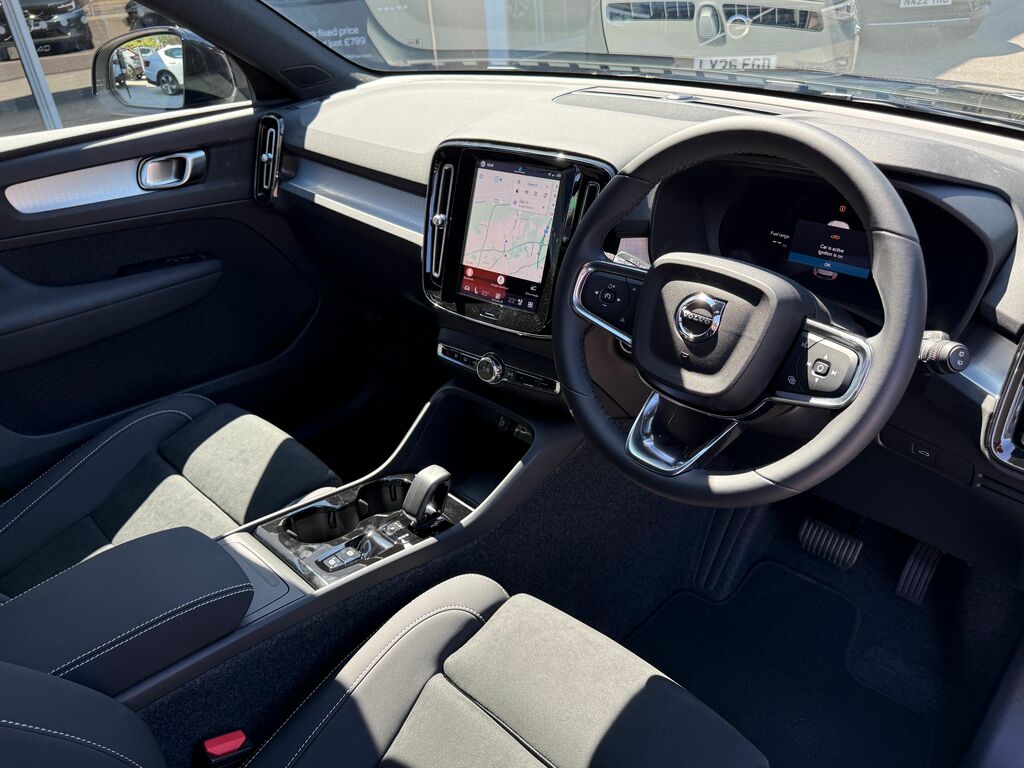 Volvo XC40 Plus Black #4