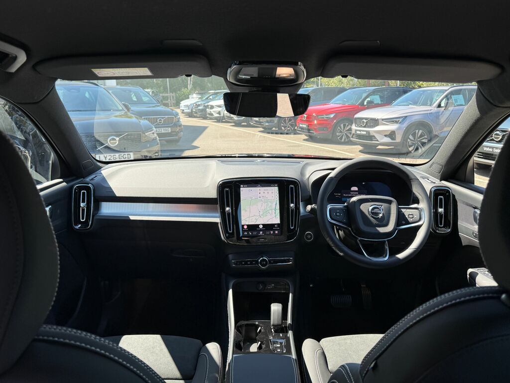 Volvo XC40 Plus Black #2