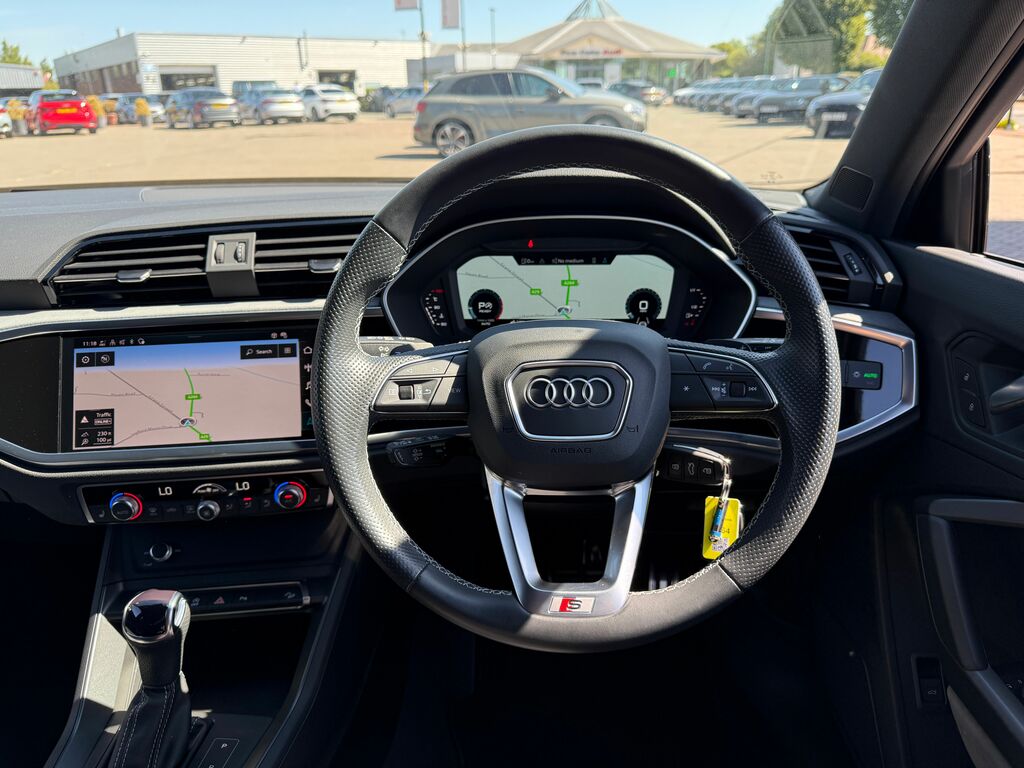 Audi Q3 Black Edition Black #6
