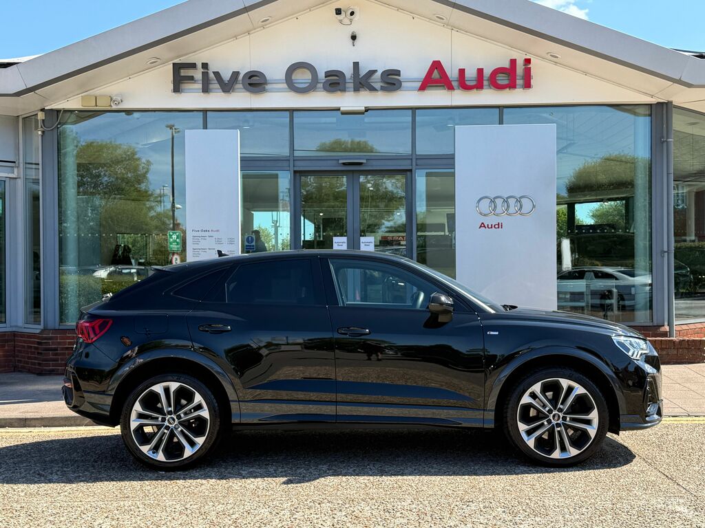 Audi Q3 Black Edition Black #2