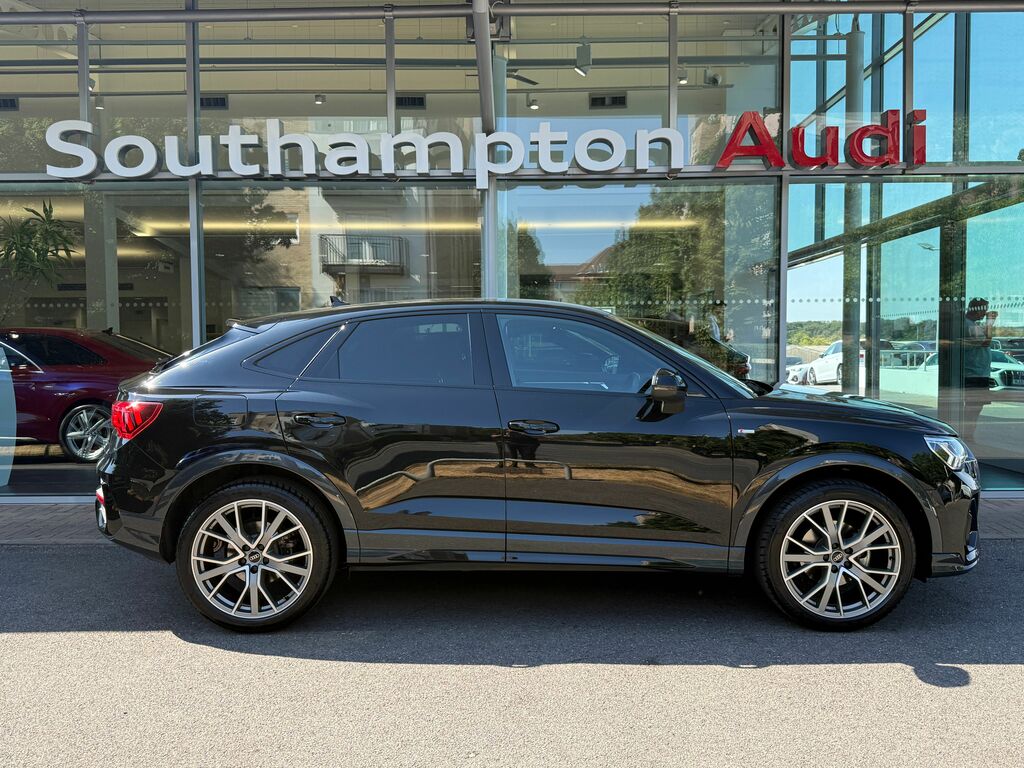 Audi Q3 Black Edition Black #4
