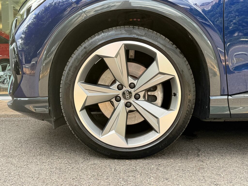 Audi Q4 E Tron Black Edition MV24ZCX Blue #5