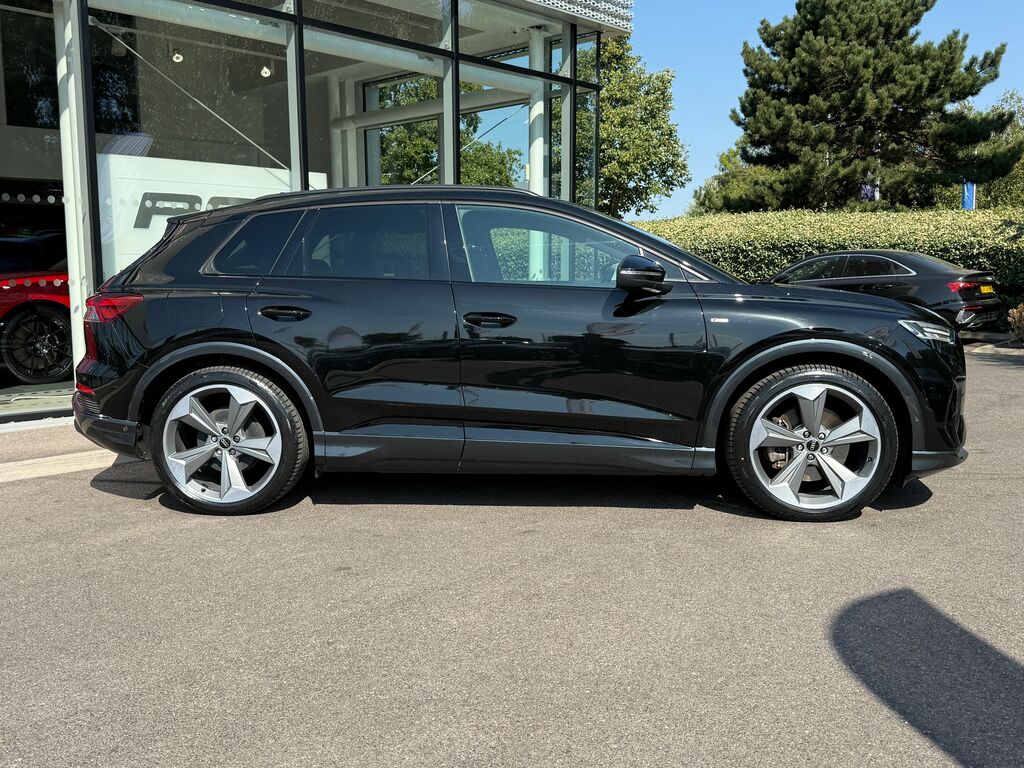 Audi Q4 E Tron Black Edition LY24HMA Black