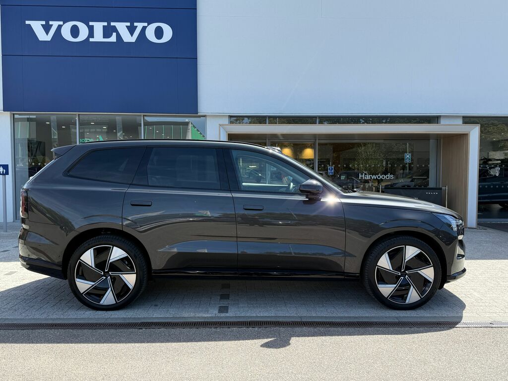 Volvo EX90 Ultra Black