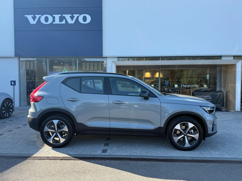 Volvo XC40 Plus Black