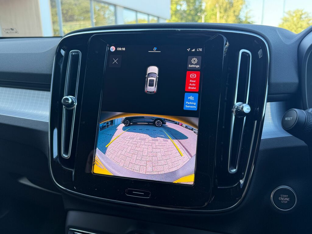 Volvo XC40 Plus Black #3