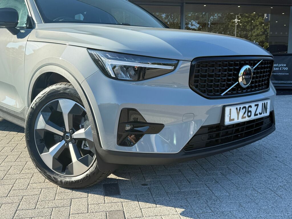 Volvo XC40 Plus Black #6