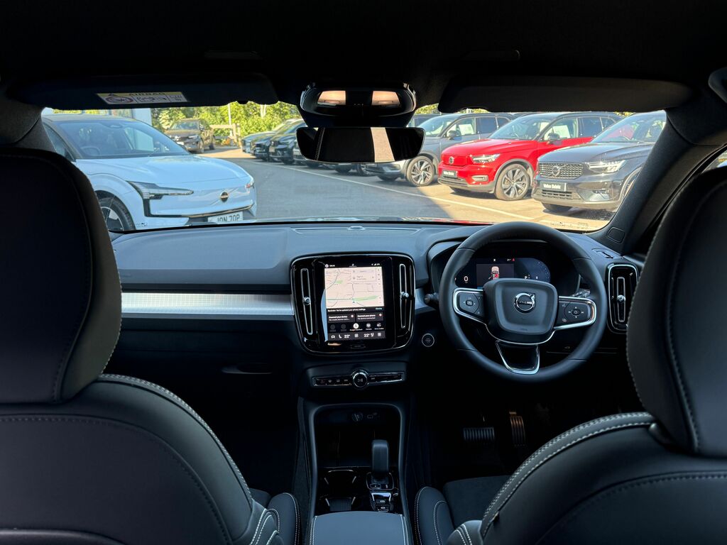 Volvo XC40 Plus Black #2