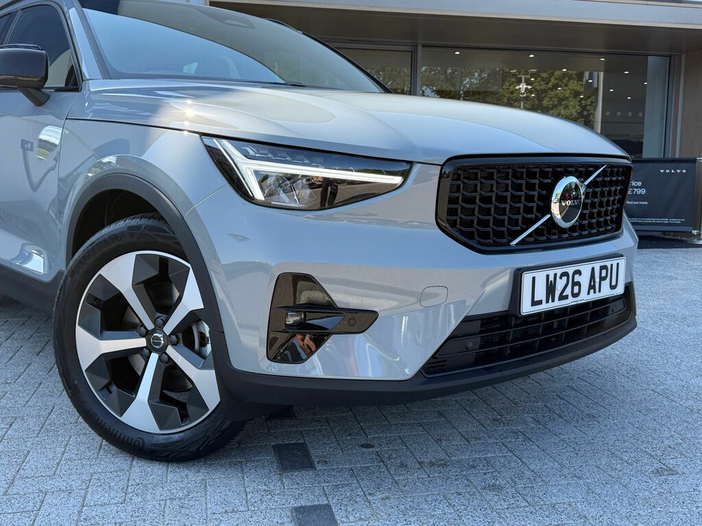 Volvo XC40 Plus Black #6
