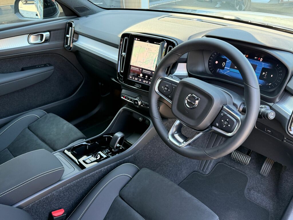 Volvo XC40 Plus Black #5