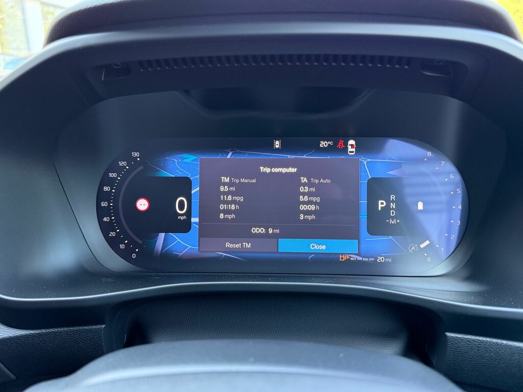 Volvo XC40 B4 197Bhp Ultra Dark Mild Hybrid - 360 Parking Green #41