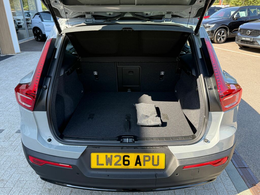 Volvo XC40 B4 197Bhp Ultra Dark Mild Hybrid - 360 Parking Green #19