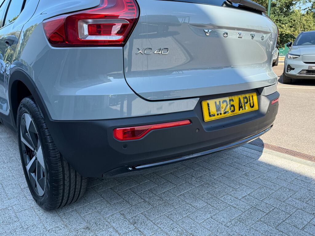 Volvo XC40 B4 197Bhp Ultra Dark Mild Hybrid - 360 Parking Green #18