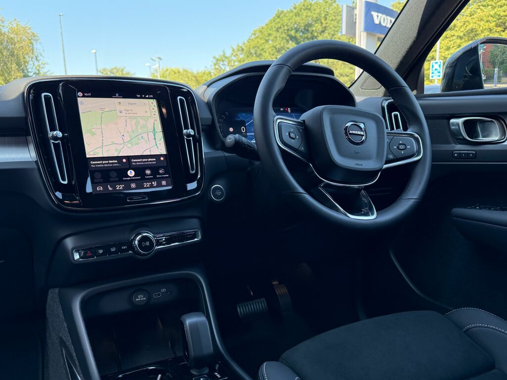 Volvo XC40 B4 197Bhp Ultra Dark Mild Hybrid - 360 Parking Green #33