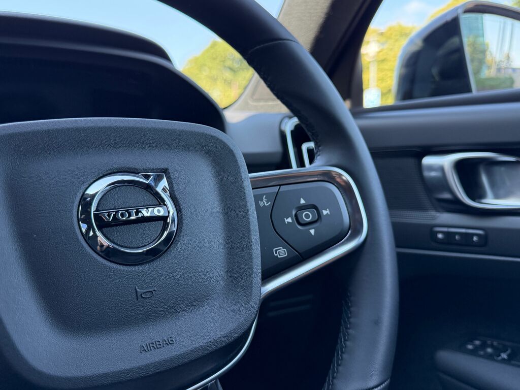 Volvo XC40 B4 197Bhp Ultra Dark Mild Hybrid - 360 Parking Green #35