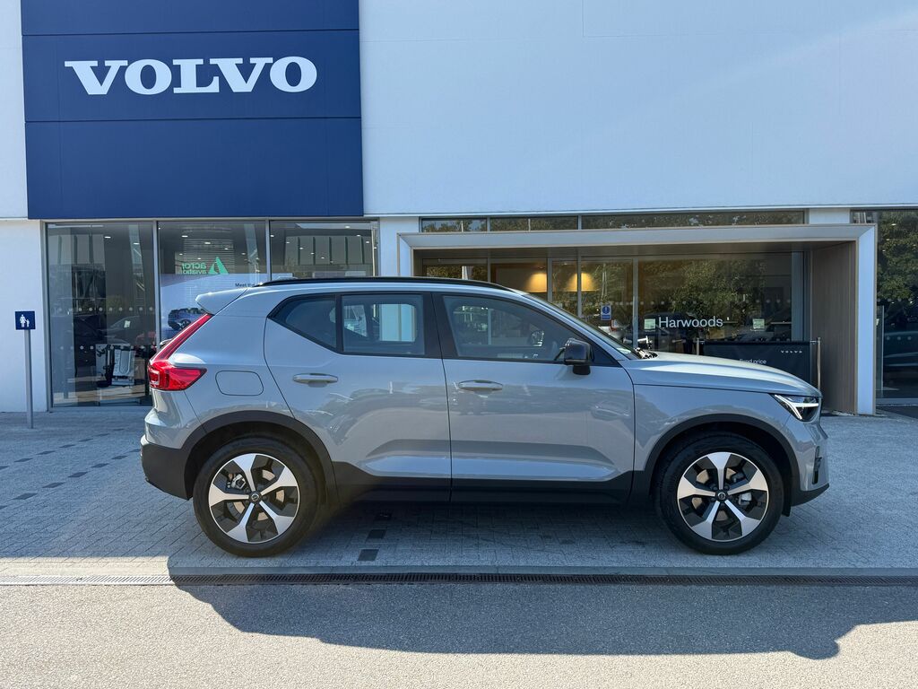 Volvo XC40 Plus Black