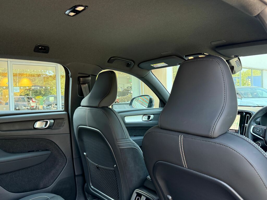 Volvo XC40 B4 197Bhp Ultra Dark Mild Hybrid - 360 Parking Green #23