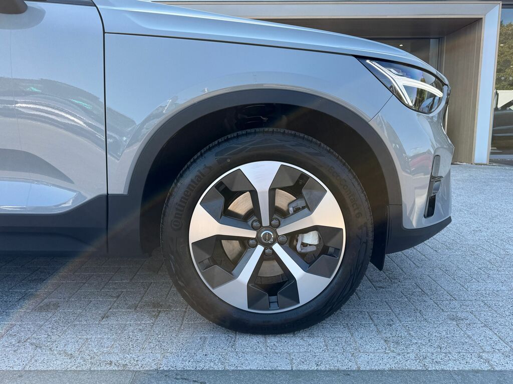 Volvo XC40 B4 197Bhp Ultra Dark Mild Hybrid - 360 Parking Green #13