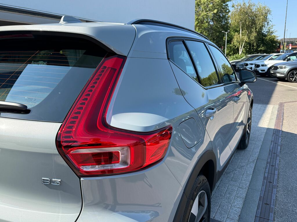 Volvo XC40 B4 197Bhp Ultra Dark Mild Hybrid - 360 Parking Green #16