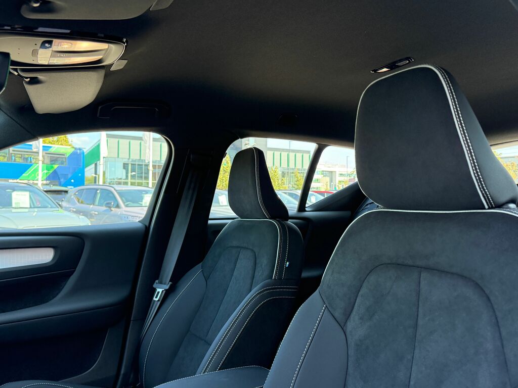Volvo XC40 B4 197Bhp Ultra Dark Mild Hybrid - 360 Parking Green #27