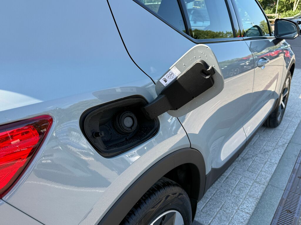Volvo XC40 B4 197Bhp Ultra Dark Mild Hybrid - 360 Parking Green #15