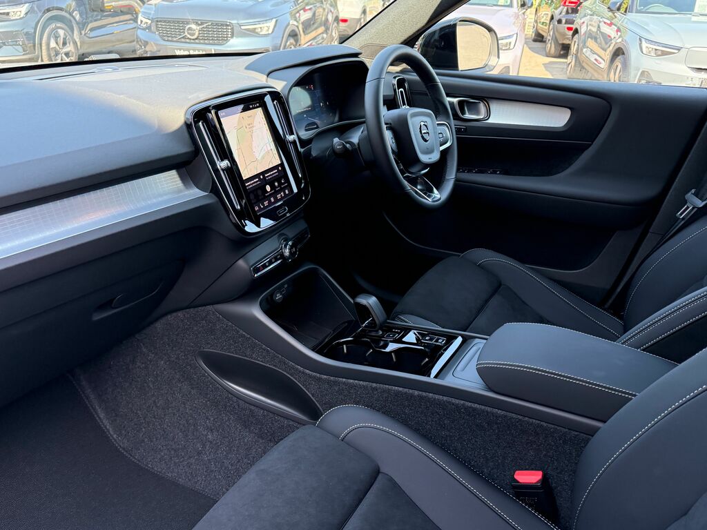 Volvo XC40 B4 197Bhp Ultra Dark Mild Hybrid - 360 Parking Green #26