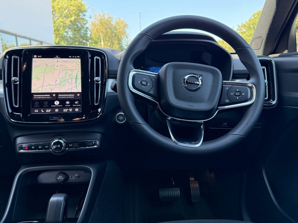 Volvo XC40 B4 197Bhp Ultra Dark Mild Hybrid - 360 Parking Green #32